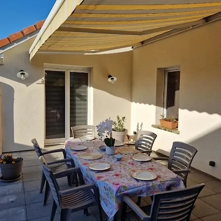 Сasa de vacaciones Les Lavandes Jolie Maison Avec *